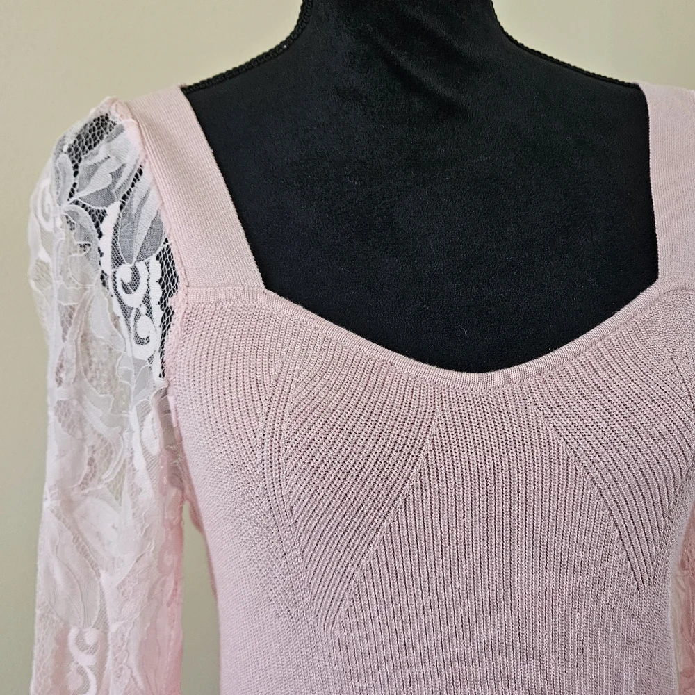 NEW Anthropologie Pink Sweater Ribbed Sweetheart Neckline Lace Sleeve Size Small